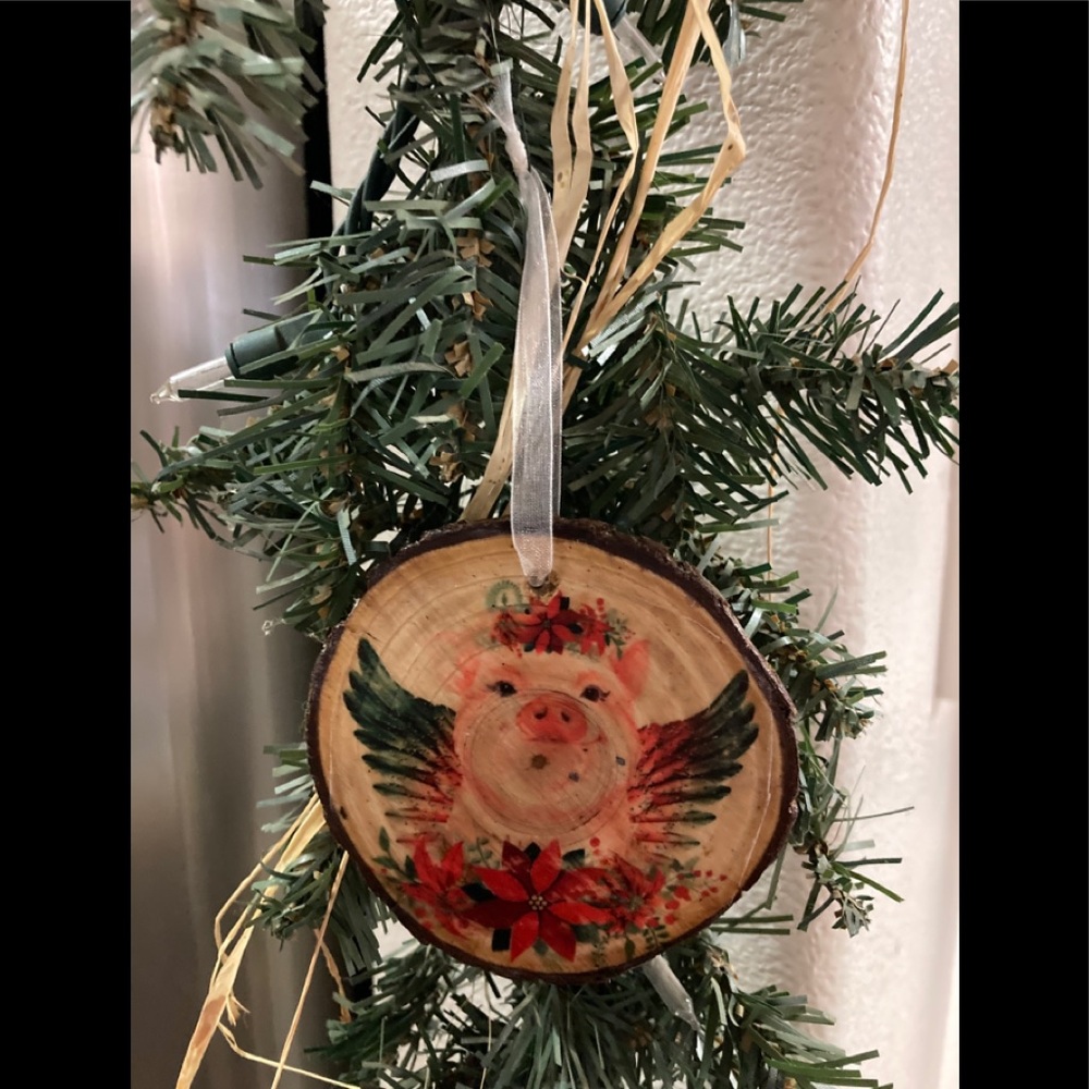 Customized wooden ornaments
